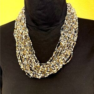 MULTI STRAND BEADED NEUTRAL TONE CHUNKY NECKLACE.